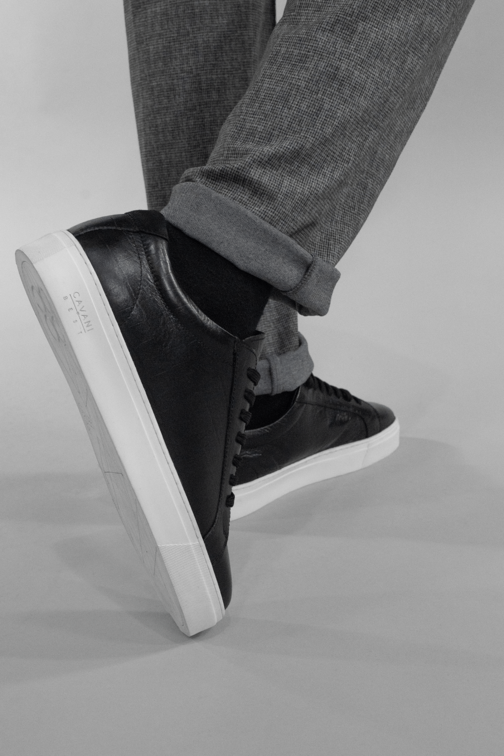 Smart sales black sneakers