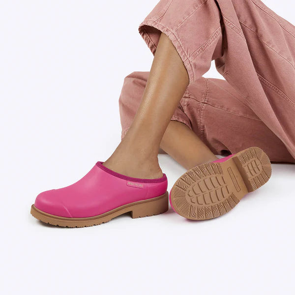 Merry People Billie Clog in Fuchsia Pink