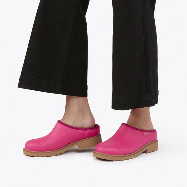 Merry People Billie Clog in Fuchsia Pink