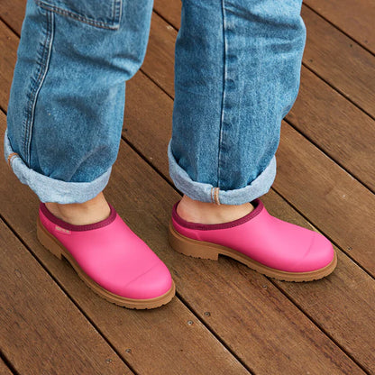 Merry People Billie Clog in Fuchsia Pink