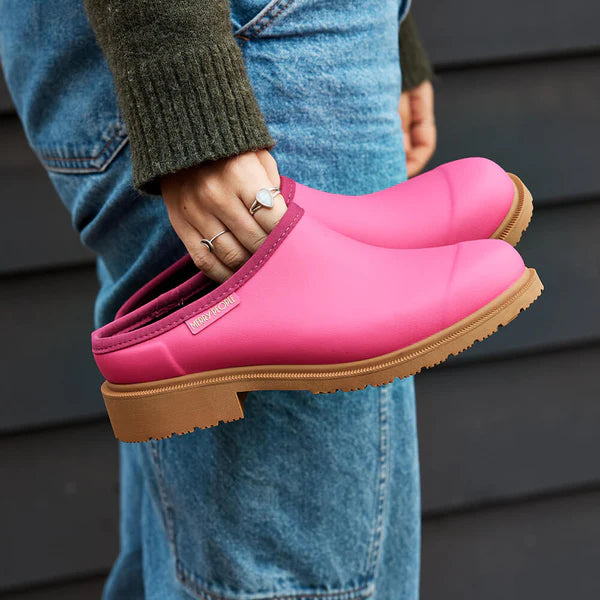 Merry People Billie Clog in Fuchsia Pink
