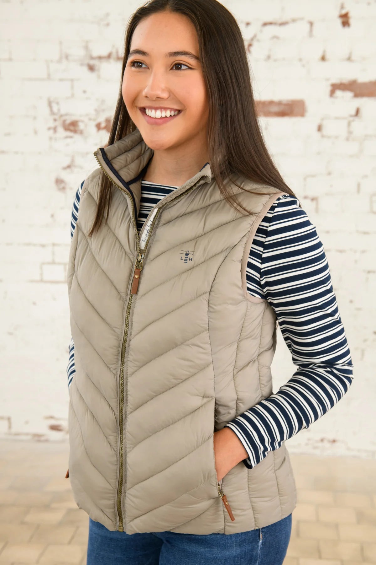 Lighthouse Laurel Gilet in Mocha