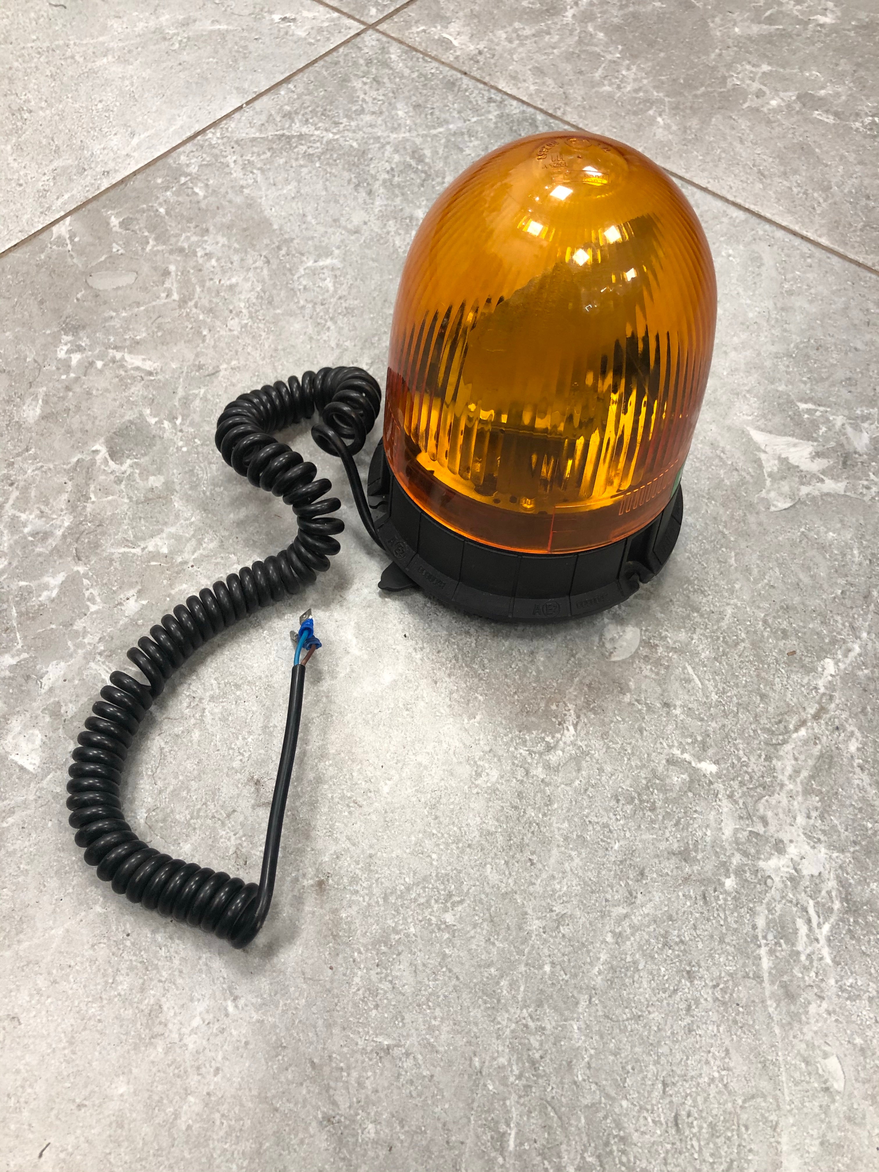 Lucas LBB260K Rotating Beacon Lamp feu Tournant 12/24V Magentic Amber @ millscountrystore.com